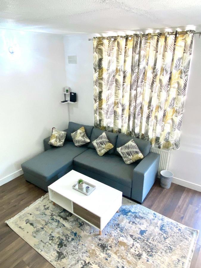 2 Bed Town Centre Nr Theatre Free Park Wi-Fi & Garden Leilighet Aylesbury  Eksteriør bilde
