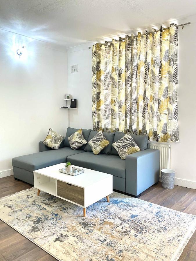 2 Bed Town Centre Nr Theatre Free Park Wi-Fi & Garden Leilighet Aylesbury  Eksteriør bilde
