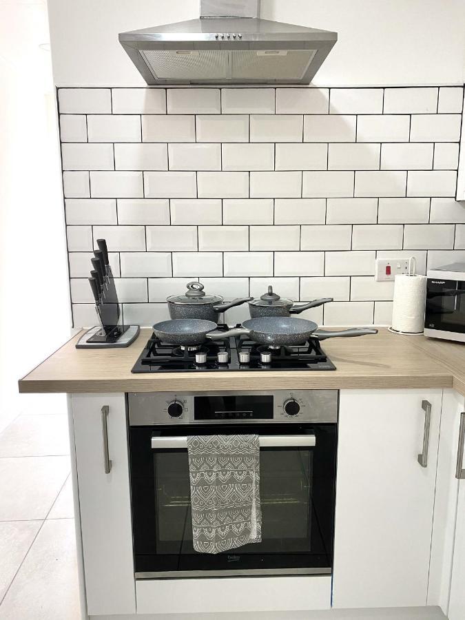 2 Bed Town Centre Nr Theatre Free Park Wi-Fi & Garden Leilighet Aylesbury  Eksteriør bilde