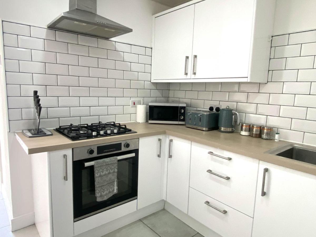2 Bed Town Centre Nr Theatre Free Park Wi-Fi & Garden Leilighet Aylesbury  Eksteriør bilde