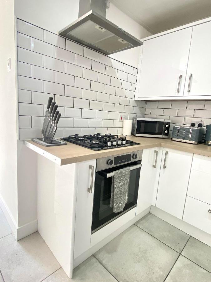 2 Bed Town Centre Nr Theatre Free Park Wi-Fi & Garden Leilighet Aylesbury  Eksteriør bilde