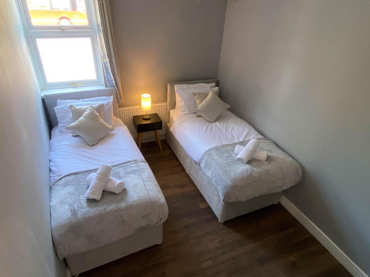 2 Bed Town Centre Nr Theatre Free Park Wi-Fi & Garden Leilighet Aylesbury  Eksteriør bilde