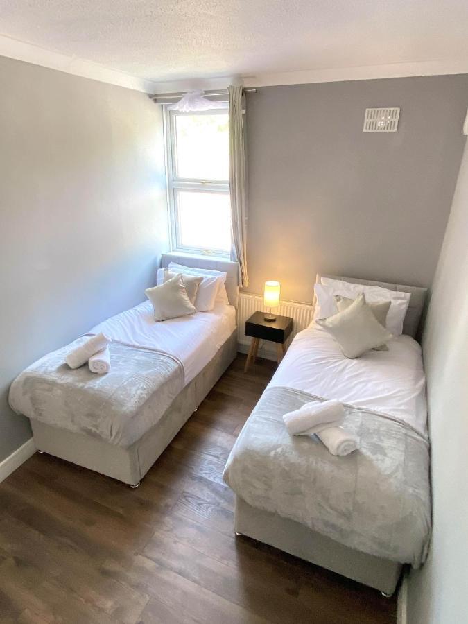 2 Bed Town Centre Nr Theatre Free Park Wi-Fi & Garden Leilighet Aylesbury  Eksteriør bilde