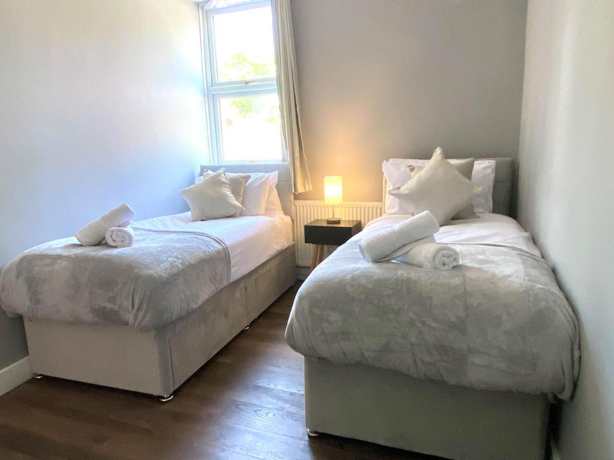 2 Bed Town Centre Nr Theatre Free Park Wi-Fi & Garden Leilighet Aylesbury  Eksteriør bilde