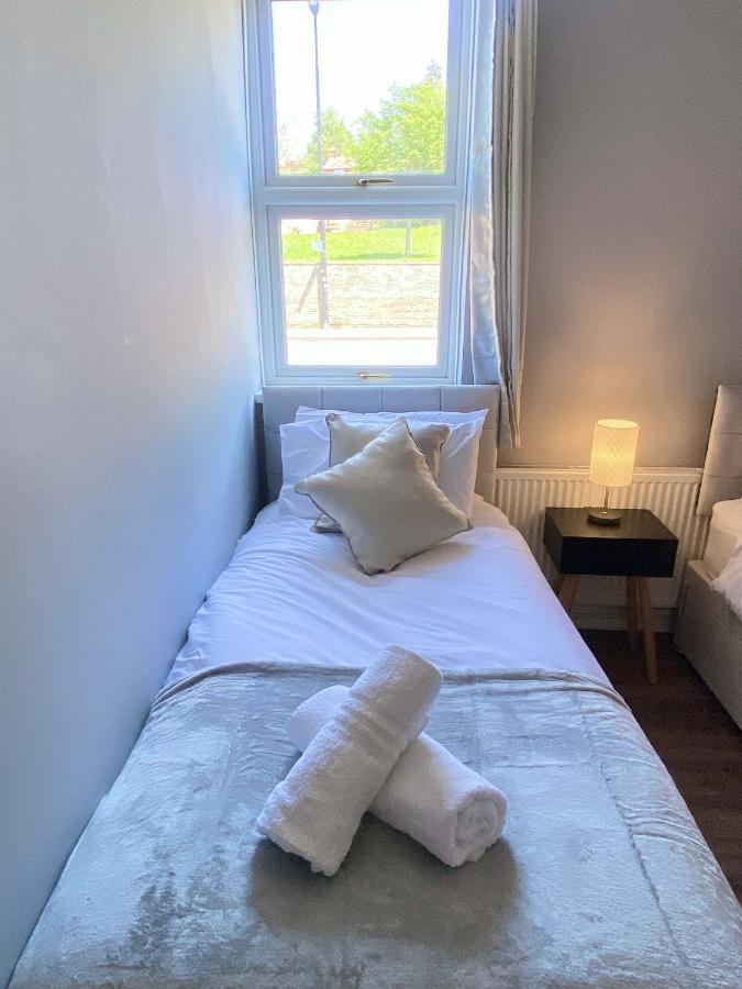 2 Bed Town Centre Nr Theatre Free Park Wi-Fi & Garden Leilighet Aylesbury  Eksteriør bilde