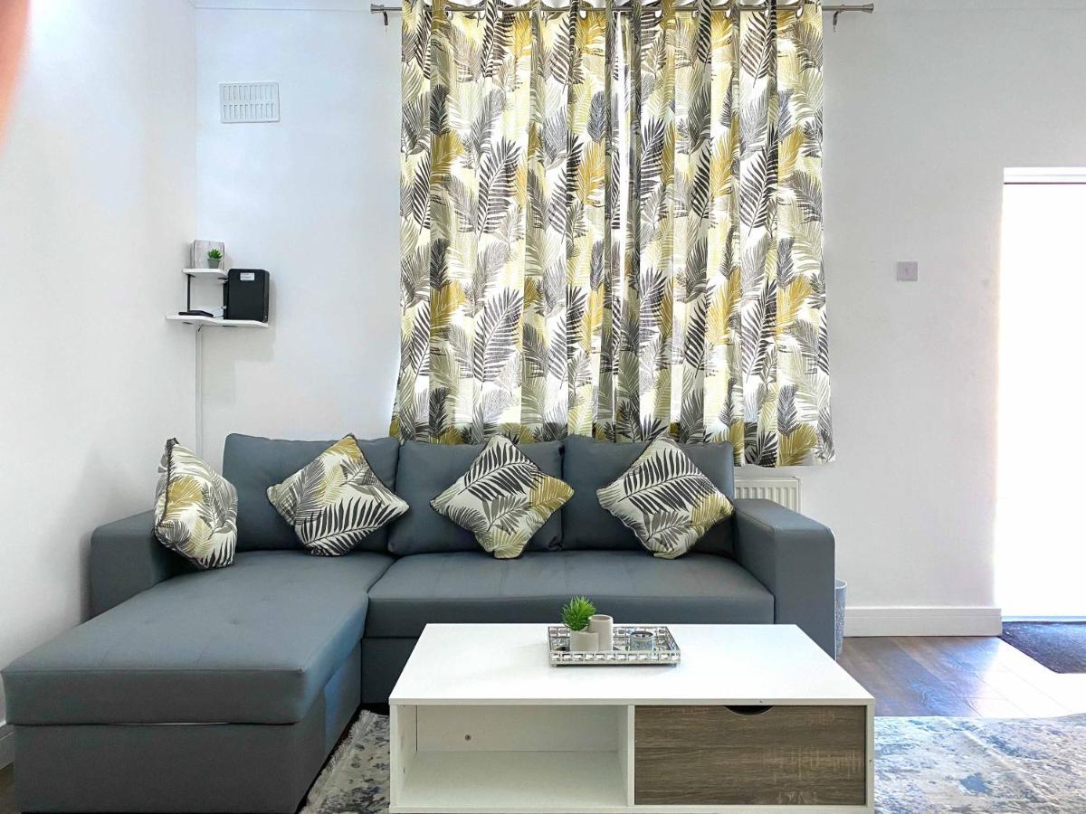 2 Bed Town Centre Nr Theatre Free Park Wi-Fi & Garden Leilighet Aylesbury  Eksteriør bilde