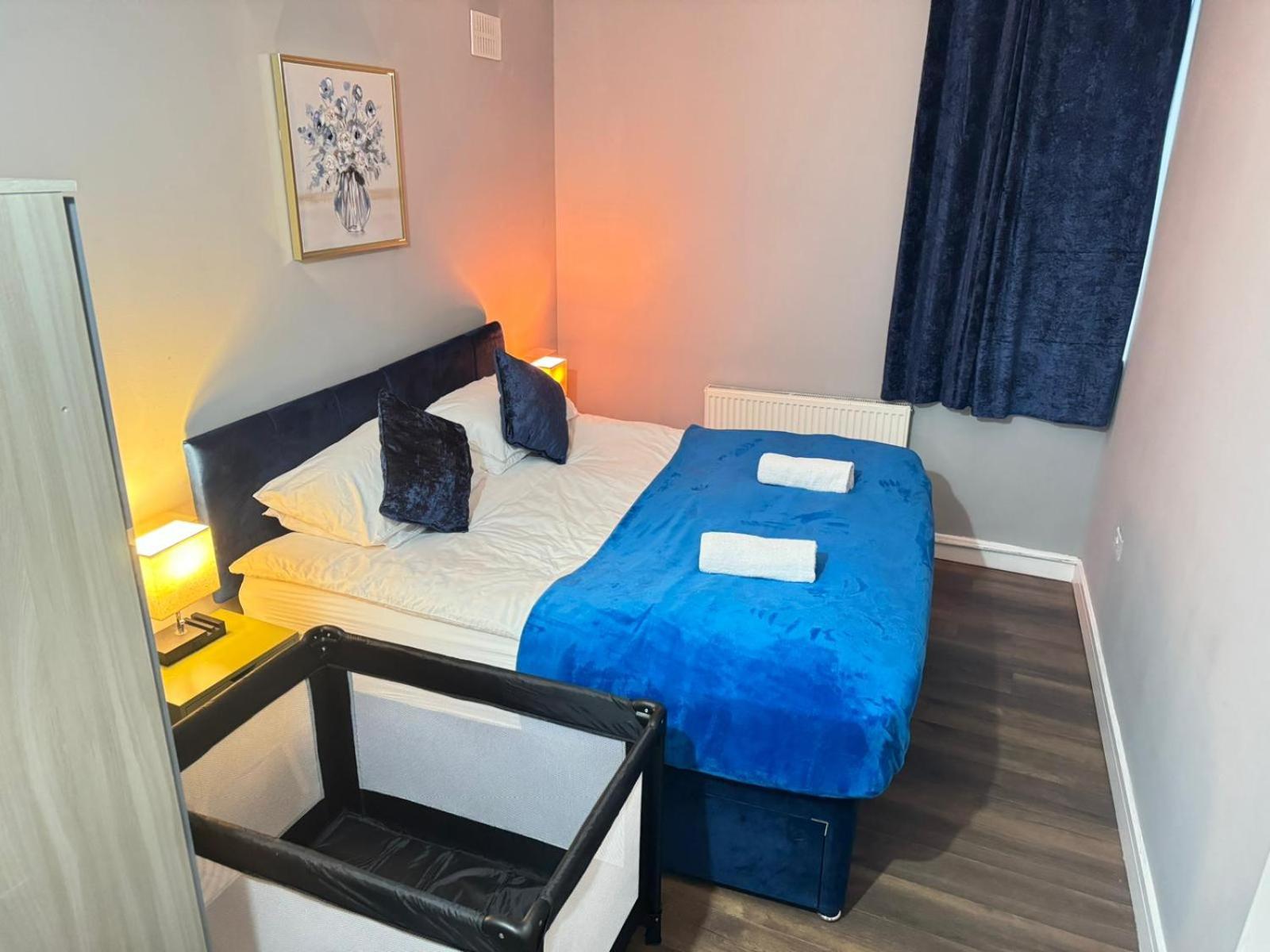 2 Bed Town Centre Nr Theatre Free Park Wi-Fi & Garden Leilighet Aylesbury  Eksteriør bilde
