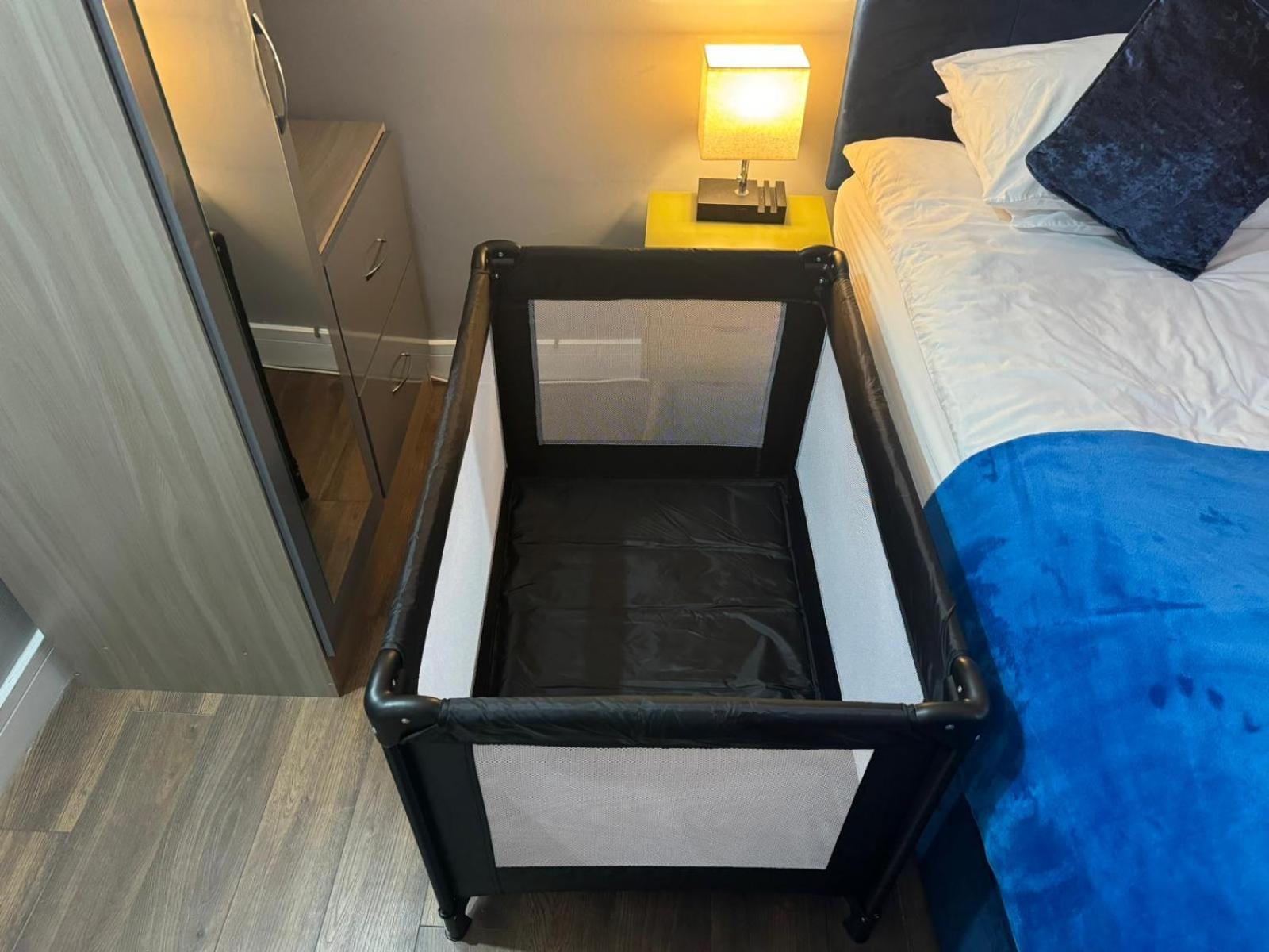 2 Bed Town Centre Nr Theatre Free Park Wi-Fi & Garden Leilighet Aylesbury  Eksteriør bilde