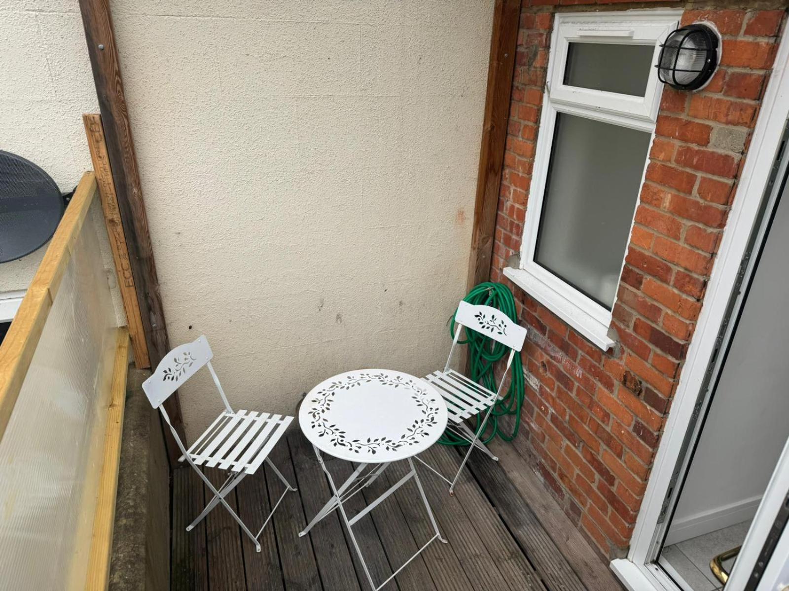 2 Bed Town Centre Nr Theatre Free Park Wi-Fi & Garden Leilighet Aylesbury  Eksteriør bilde